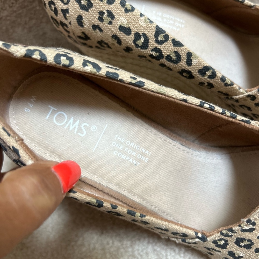Tom’s Animal Print Open Toe Wedge Sandals - Picture 5 of 5